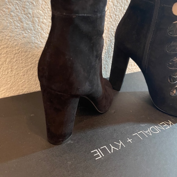 NIB KENDALL & KYLIE TALL LACE FRONT SUEDE BLACK BOOTS ๐๐๐๐ - Picture 11 of 11